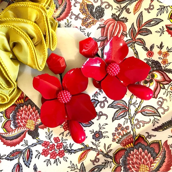 New! Oversized Summer Floral Statement Earrings 🌺🌼🌸 - Picture 4 of 16